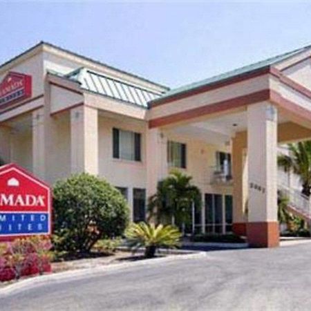 Ramada Limited Clearwater Hotel And Suites Екстер'єр фото